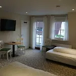 Mansion 招待所 3*